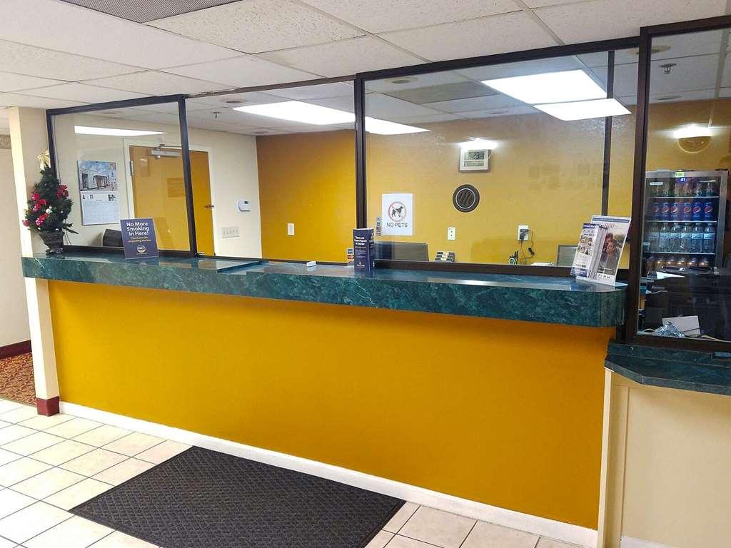 Americas Best Value Inn Evansville East Інтер'єр фото