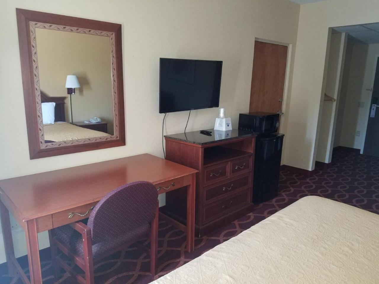 Americas Best Value Inn Evansville East Екстер'єр фото